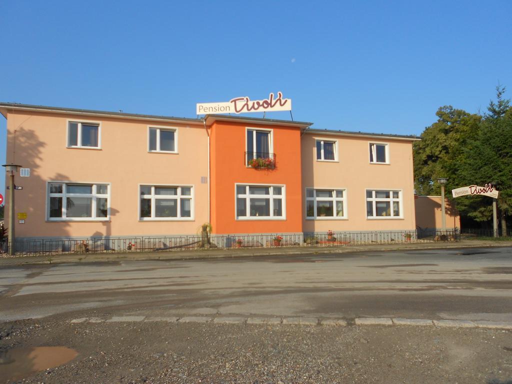 Отель Tivoli Zerbst Экстерьер фото